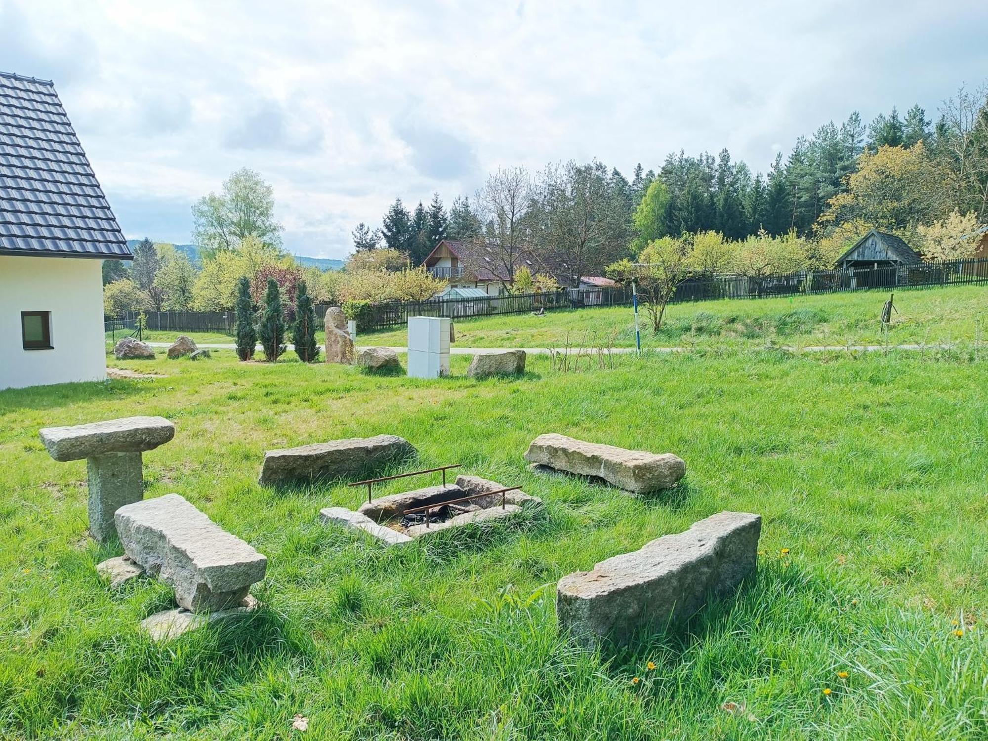 Klidna Lokalita Na Kraji Lesa, Cely Dum S Uschovnu Kol Villa Nová Bystřice Екстериор снимка